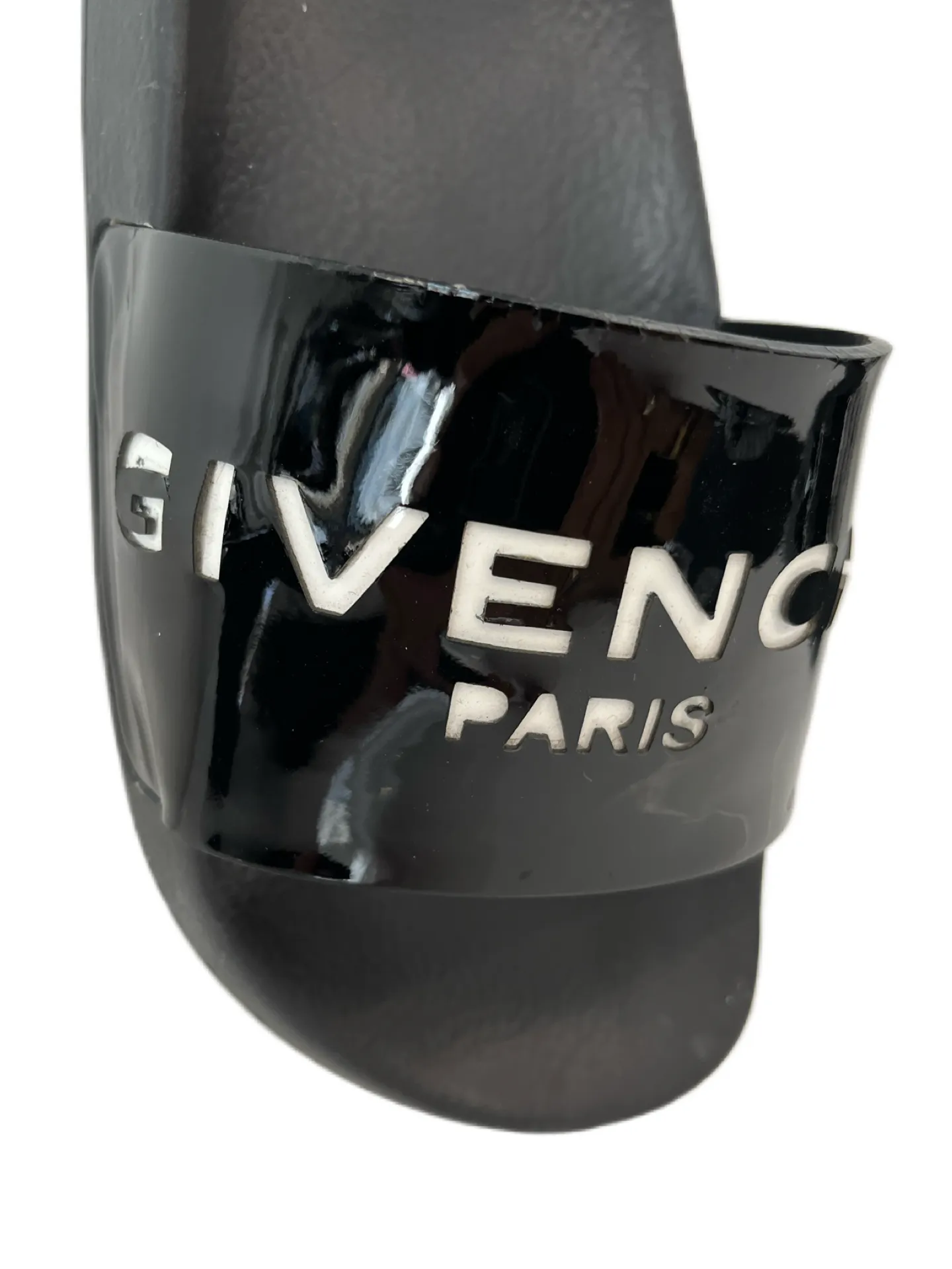 Givenchy Slides in Black Patent. Size: 38