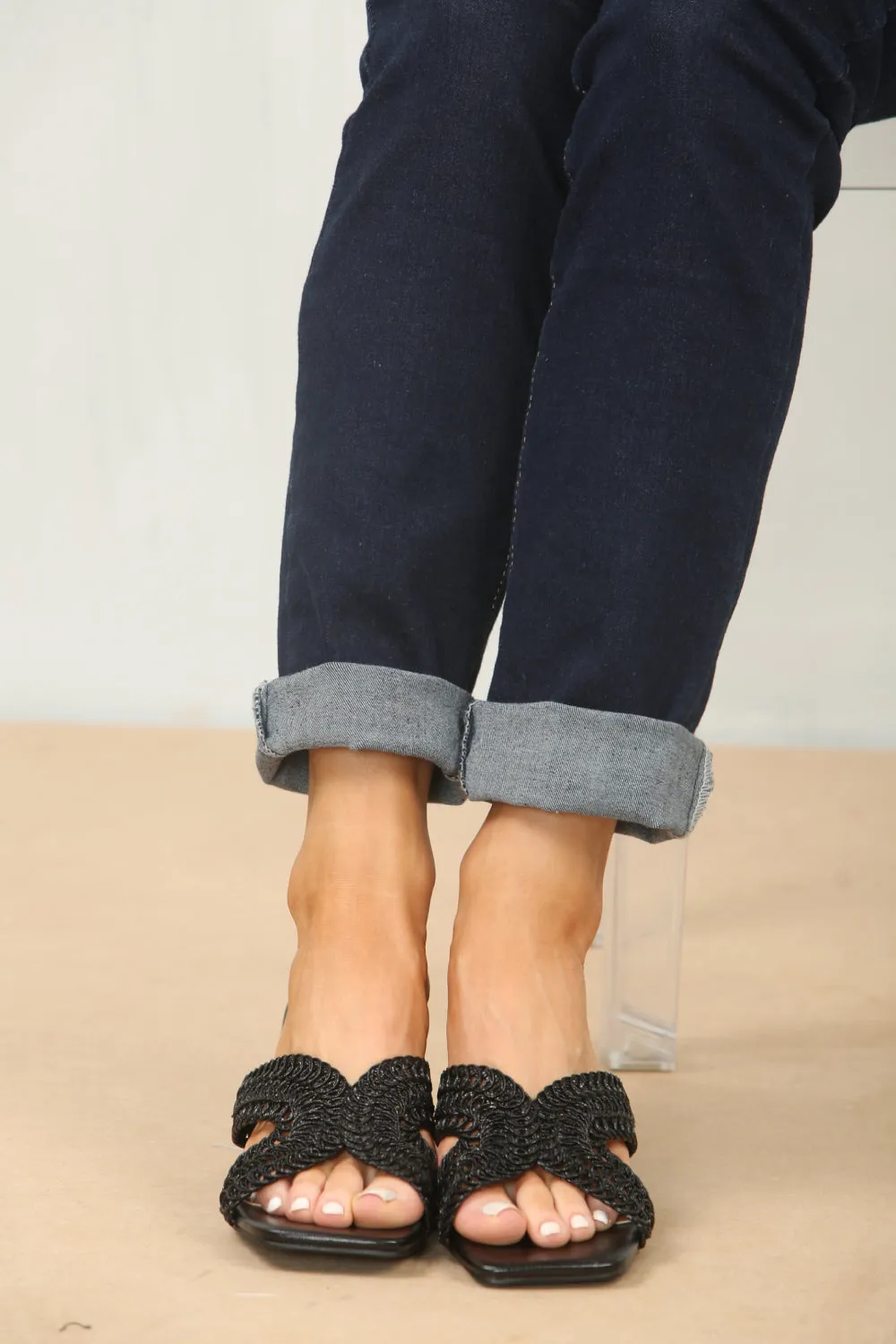 KNITTED BLOCK HEEL MULES IN BLACK